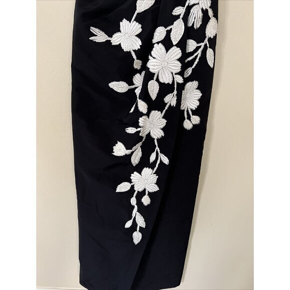 Carolina Herrera size 2 Floral Beaded Embroidered Column Gown Dress Black White - Picture 8 of 16
